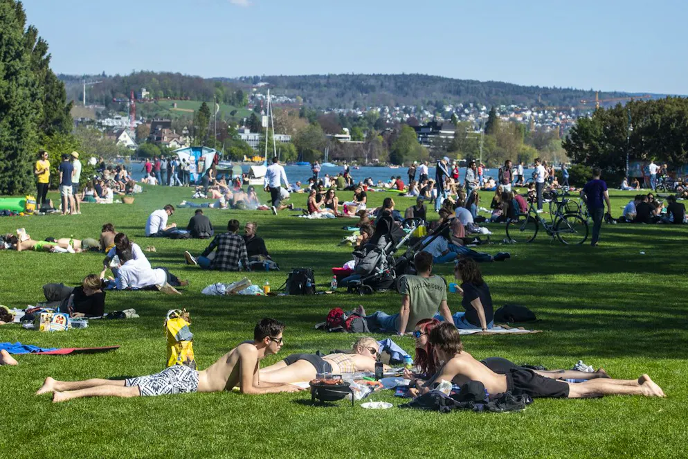 Quod erat demonstrandum: Das Volk geniesst am 20. April 2019 am Zürisee die Sonne.