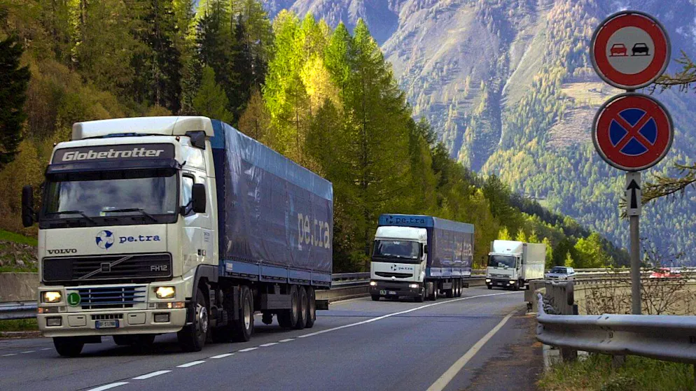 Des comptages automatiques des poids lourds sont effectués sur la route du col du Simplon (archives).