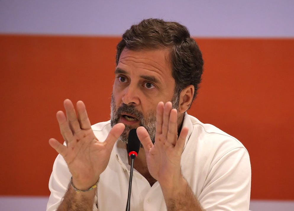 Il leader senior del Congresso Rahul Gandhi dell'Alleanza inclusiva per lo sviluppo nazionale indiano (I.N.D.I.A) parla durante una conferenza stampa congiunta a Ghaziabad in Uttar Pradesh in India.