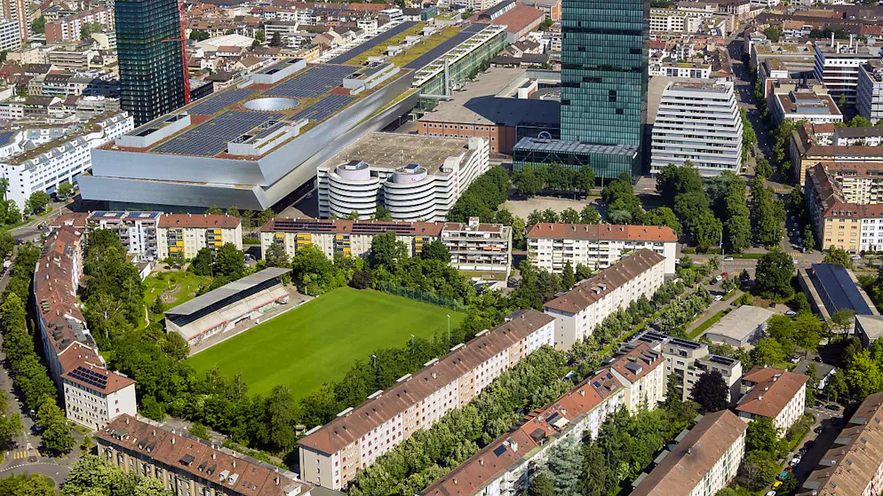 Das Areal des alten Landhof-Stadions mit der Fussballtribüne befindet sich in der Nähe des Messegeländes. (Archivbild)