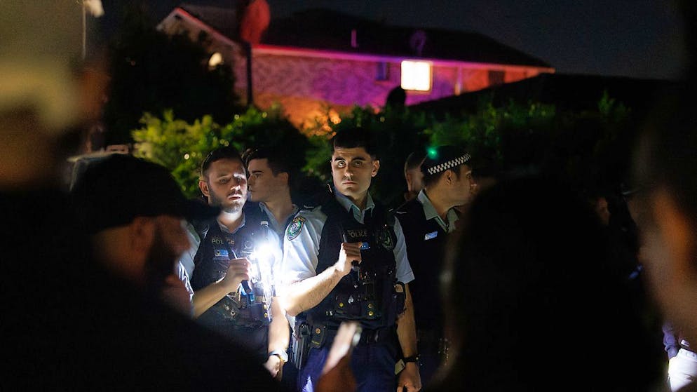 Polizisten vor der Christ The Good Shepherd Kirche. Foto: Paul Braven/AAP/dpa