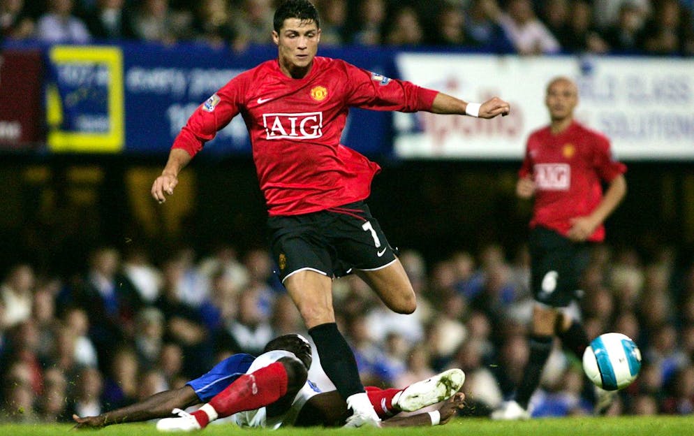 Dal 2003 al 2010 il Portmouth, o Pompey, ha giocato in Premier League sfidando le grandi del calcio inglese. Nell'immagine un giovane Cristiano Ronaldo con la maglia del Manchester United (2007). 