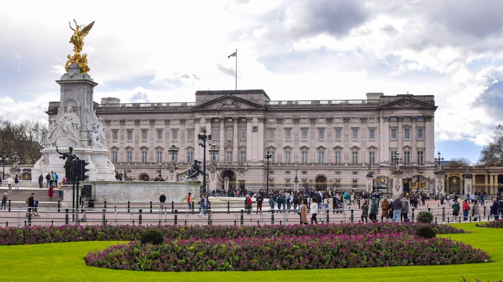 «Kaum besser als ein zugiges Hotel». König Charles will nicht in den Buckingham-Palast ziehen