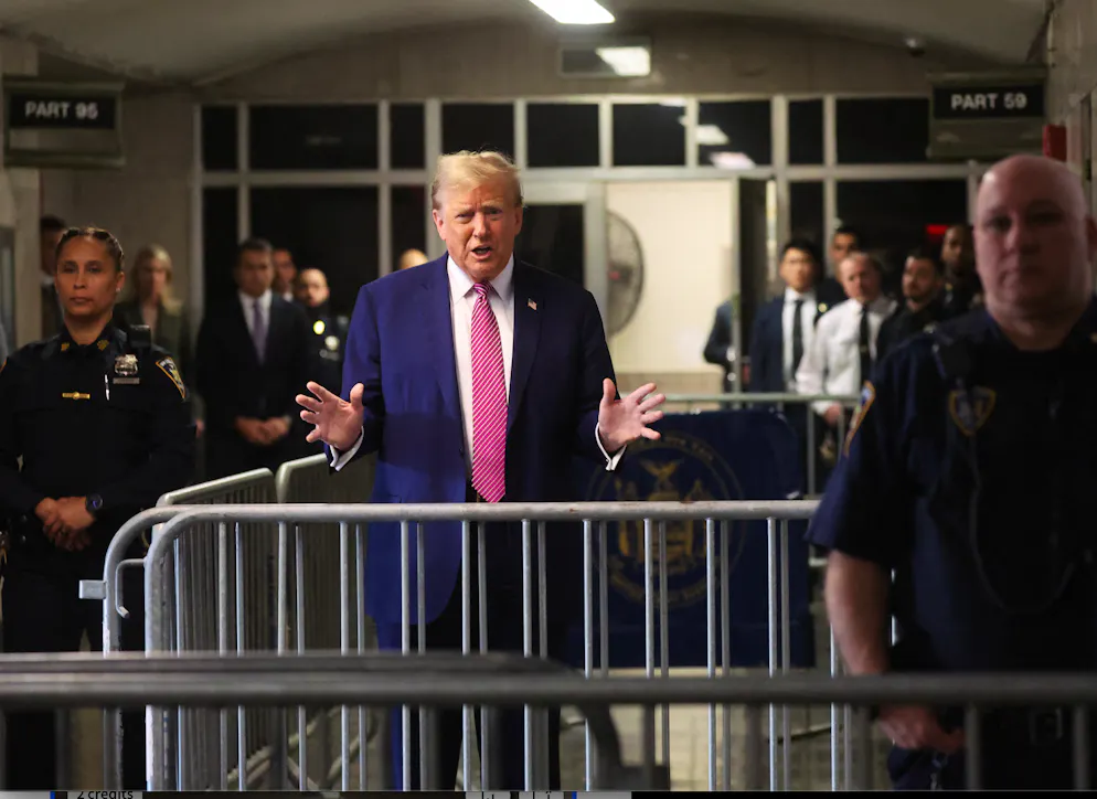 On ignore si Trump a été mis au courant du drame à l'extérieur du tribunal.