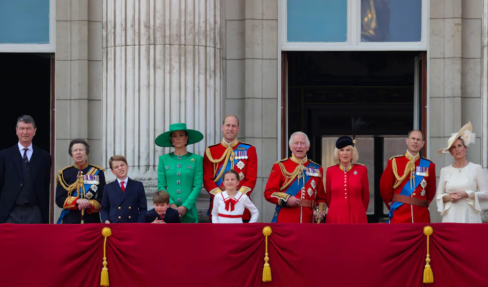 König Charles und Königin Camilla wollen nicht in den Buckingham-Palast ziehen. Möglicherweise ist König Charles über die aktuellen Renovationsarbeiten im Palast gar nicht so unglücklich. Denn so hat er einen guten Vorwand, bis auf Weiteres im wohnlicheren Clarence House wohnen zu bleiben.