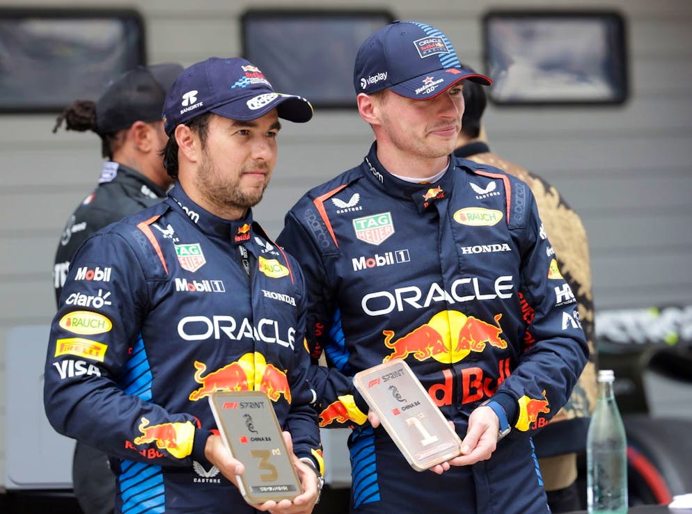Max Verstappen (à droite) a gagné le sprint du GP de Chine samedi.