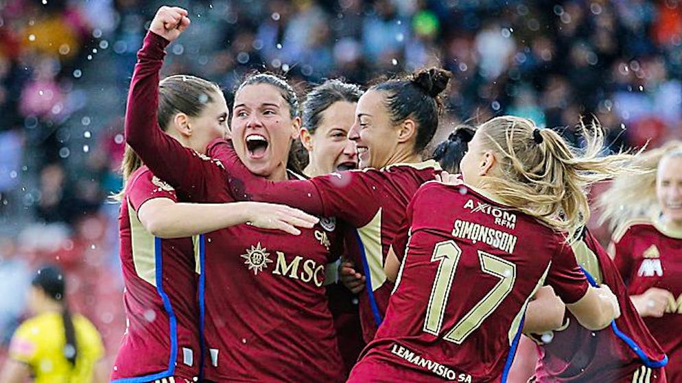 Servettes Monica Amaral Mendes jubelt nach dem Treffer zum 0:1.