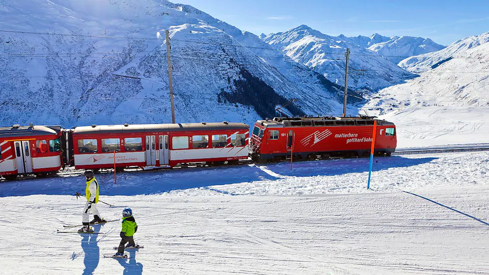 Schnee führte zu einer Fahrleitungsstörung und zum Unterbruch der Bahnstrecke über den Oberalppass. (Archivbild)