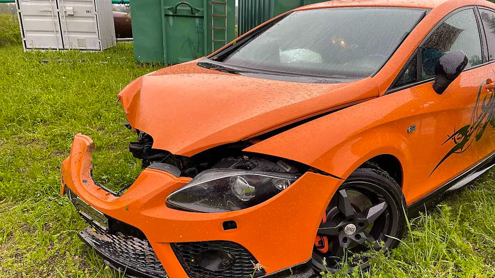 Zwei Autounfälle mit Totalschaden im Aargau - Gallery. Am Freitagnachmittag verursachte ein 28-jähriger Autofahrer einen Selbstunfall ausserhalb von Seon AG.