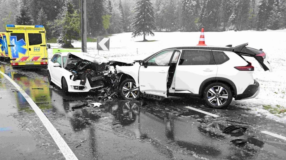 Bei der Frontalkollision in Ricken wurden sieben Personen verletzt, zwei davon schwer.