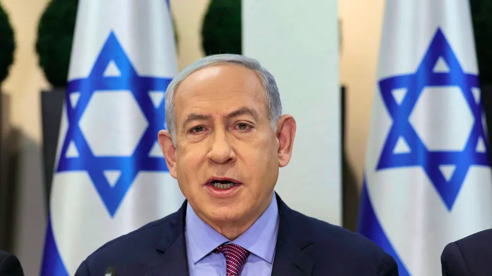 ARCHIV - Israels Ministerpräsident Benjamin Netanjahu bei einer der wöchentlichen Kabinettssitzungen im Militärhauptquartier in Tel Aviv. Foto: Abir Sultan/AP/dpa