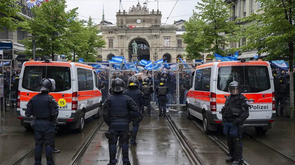 Protest gegen Sektorsperrung. Über 1000 FCZ-Fans legen Zürcher Innenstadt lahm