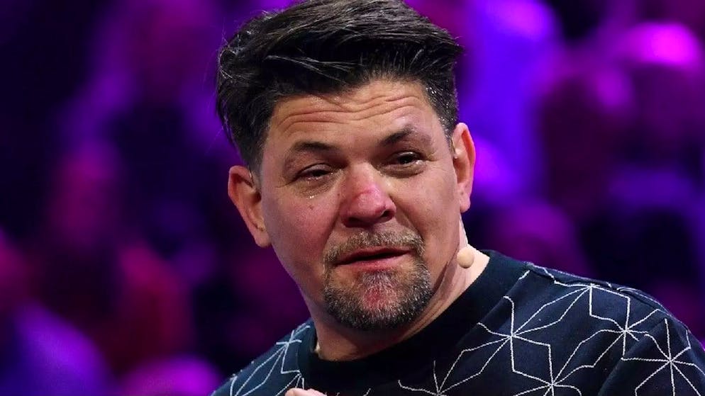 Nase kaputt. Tim Mälzer verletzt sich in TV-Show und holt sich Bluterguss