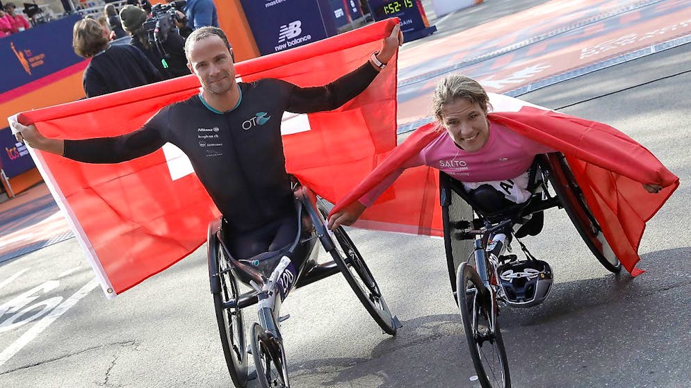 Wie auf diesem Bild vom November 2023 in New York gewinnen Marcel Hug und Catherine Brunner auch den London Marathon.