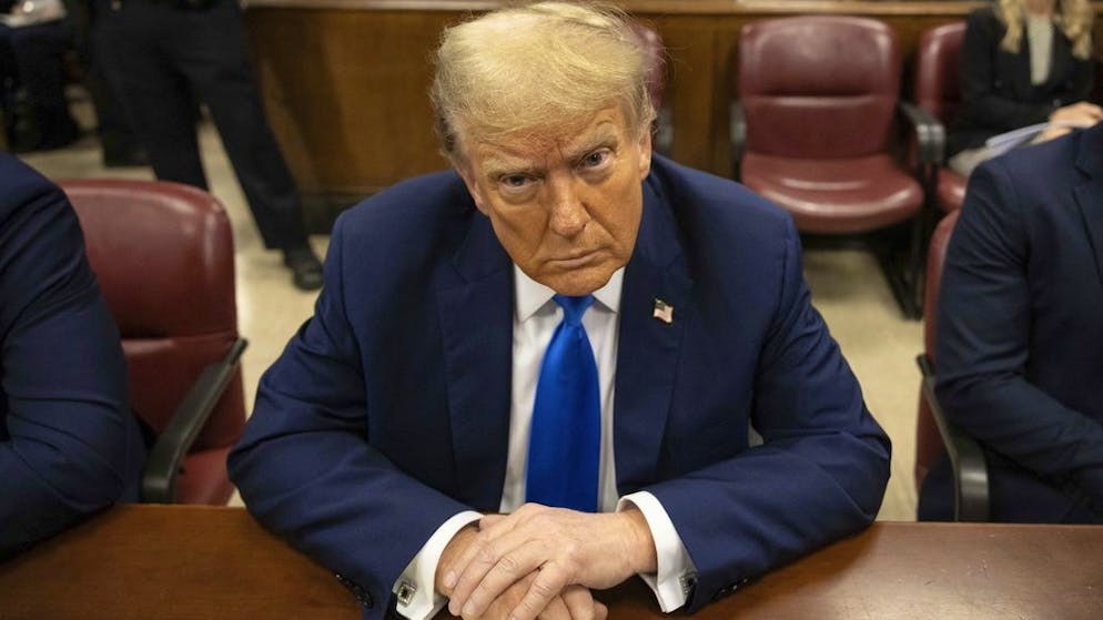 Einmalig in der US-Geschichte: Mit Donald Trump steht zum ersten Mal ein ehemaliger Präsident in einem Strafprozess vor Gericht.