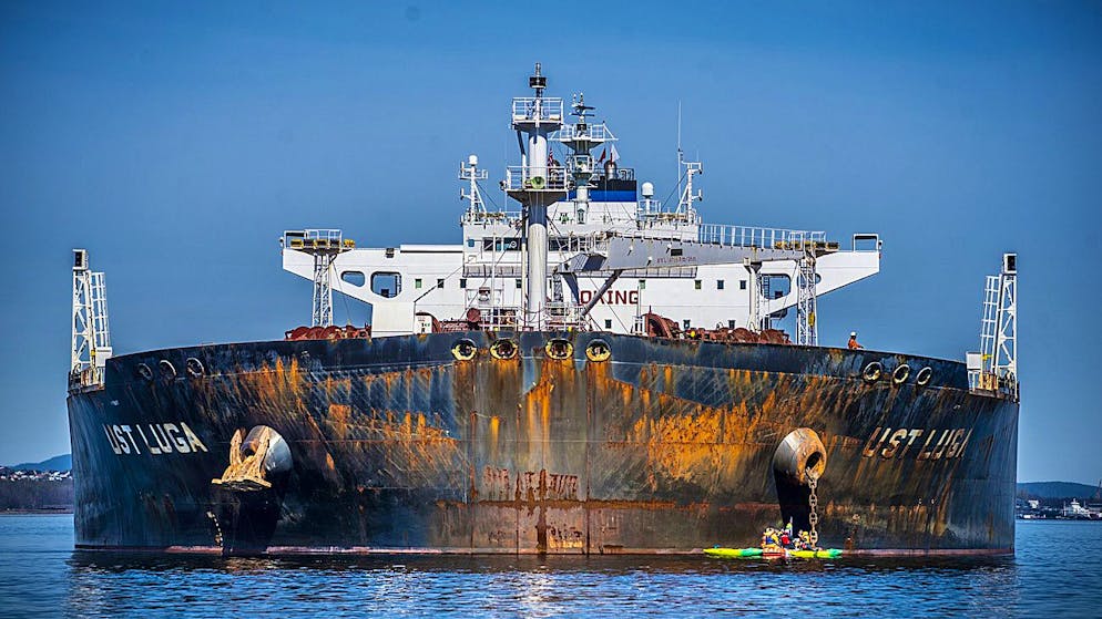 Russian Ust Luka blocked by Greenpeace activists near Oslo.