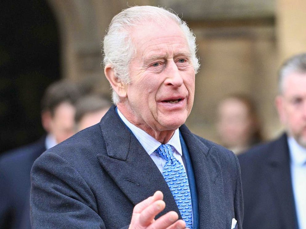 Charles III s'est rendu en voiture avec son épouse à l'office le dimanche 21 avril.