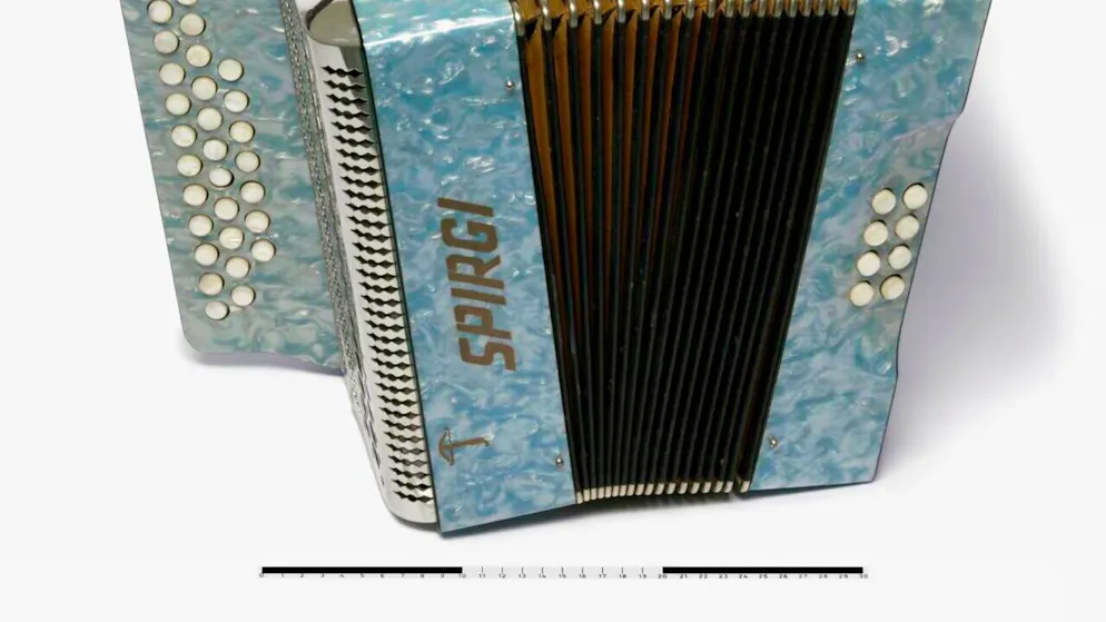 Eine Handorgel aus der Zeit um 1930 aus der Musikinstrumentensammlung Ballenberg.