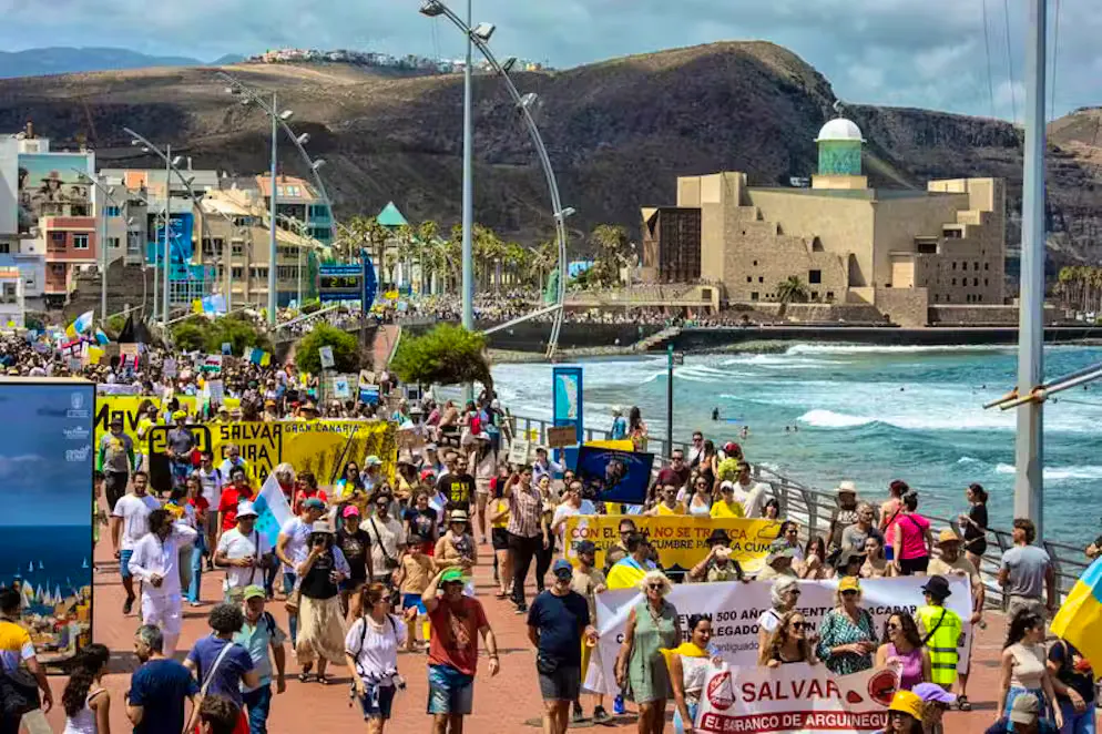 Des milliers de personnes ont manifesté samedi sur l'île canarienne de Grande Canarie contre le tourisme de masse non réglementé.
