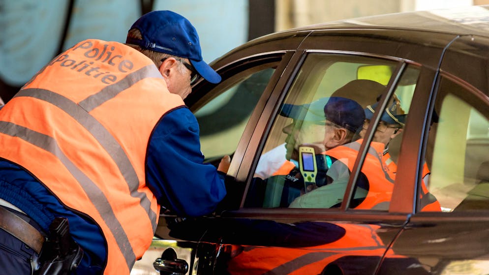 Eine Alkoholkontrolle der belgischen Polizei in Brüssel im September 2018: Das Eigenbrauer-Syndrom ist so selten, dass es als Ausrede im Alltag nichts taugt.