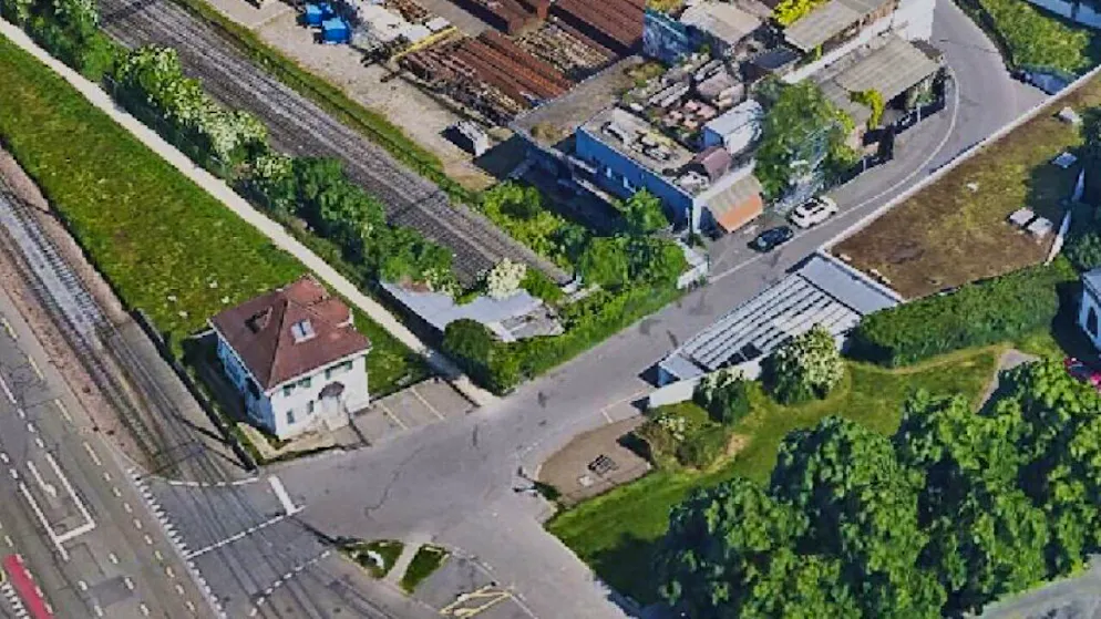 Die K+A Dreispitz befindet sich zwischen dem Wolfgottesacker, dem Viertel-Klub und den Tramgleisen.
