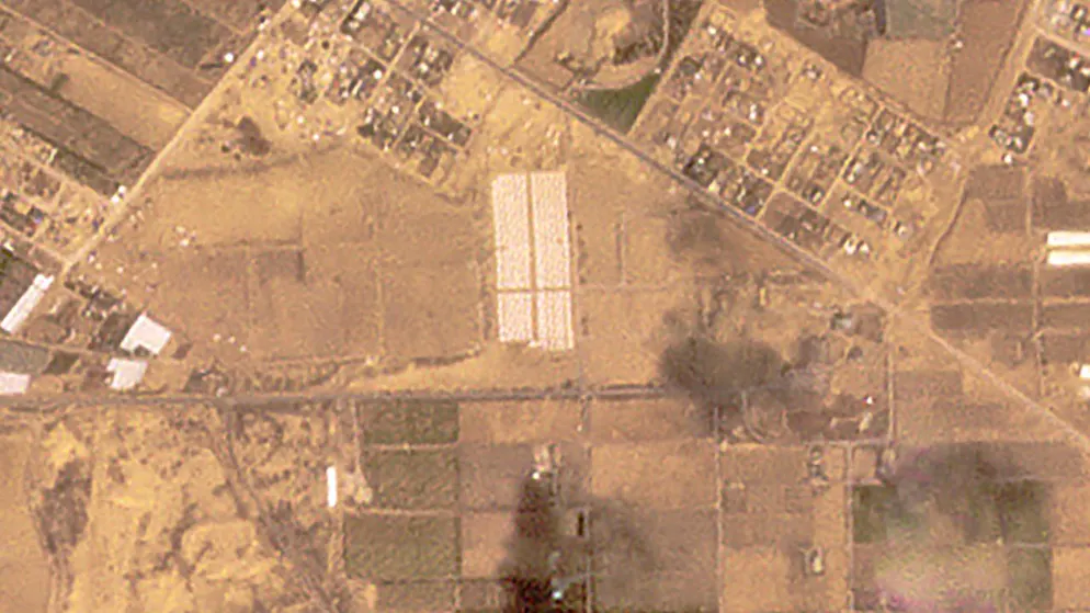 HANDOUT - Dieses Satellitenbild von Planet Labs PBC zeigt den Bau von Zelten in der Nähe von Chan Junis im Gazastreifen. Foto: Uncredited/Planet Labs PBC/AP/dpa - ACHTUNG: Nur zur redaktionellen Verwendung bis zum 6. Mai 2024 im Zusammenhang mit der aktuellen Berichterstattung und nur mit vollständiger Nennung des vorstehenden Credits
