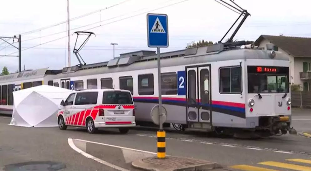 Die Polizeikräfte konnten am Unfallort nur noch den Tod der Frau feststellen.