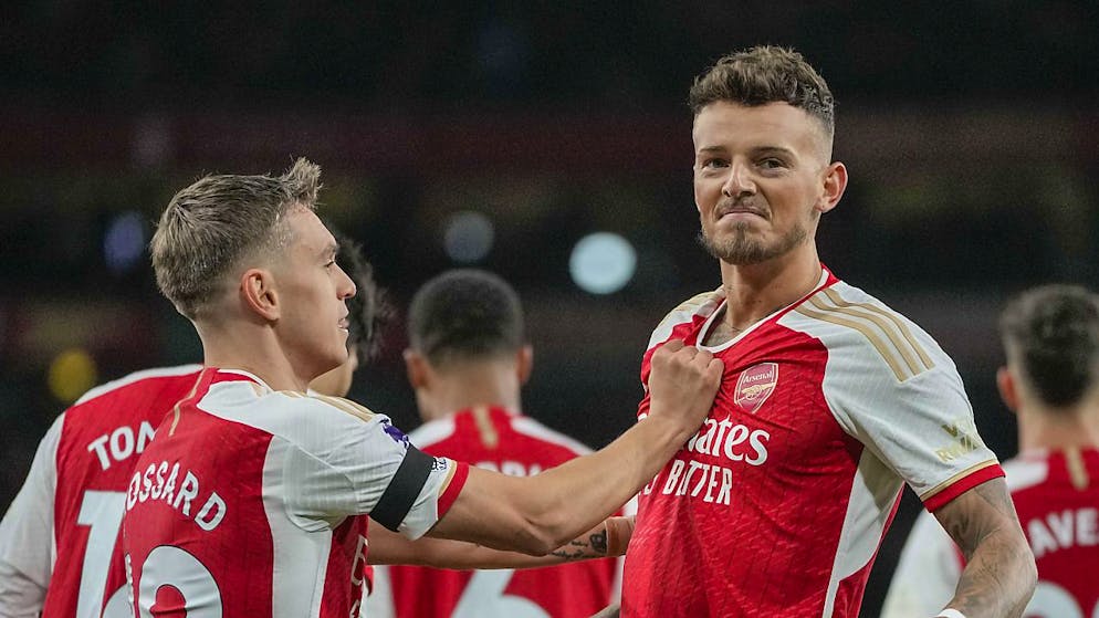 Leandro Trossard (links) und Ben White brachten Arsenal gegen Chelsea auf die Siegerstrasse und zurück ins Meisterrennen