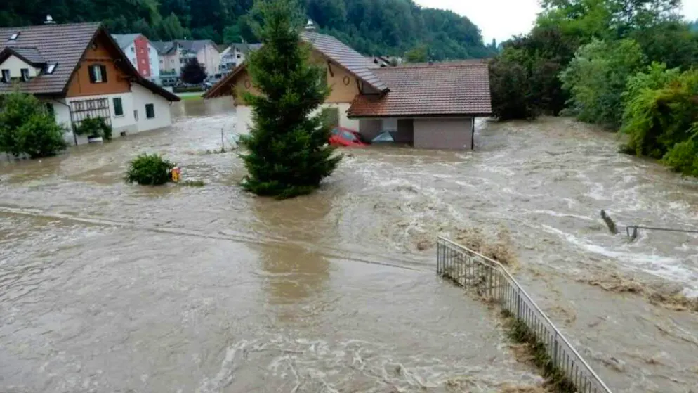 Das soll nicht mehr passieren können: Bei der massiven Überschwemmung am 8. Juli 2017 entstand in der Aargauer Gemeinde Uerkheim ein grosser Sachschaden. Der Hochwasserschutz wird nun verbessert. (Archivbild)
