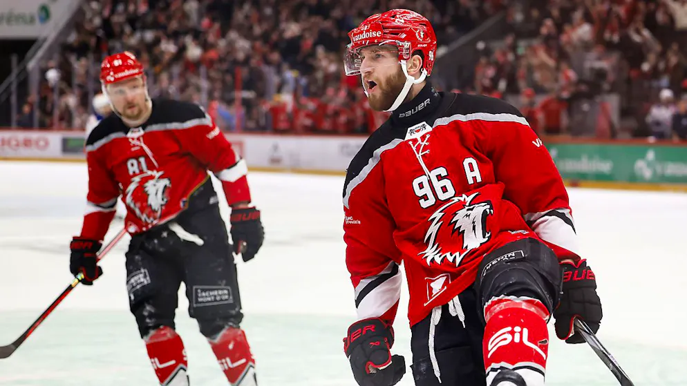 Lausanne gleicht Playoff-Final gegen den ZSC wieder aus - Gallery. Andrea Glauser (rechts) sorgte im ersten Drittel für die Führung der Lausanner.