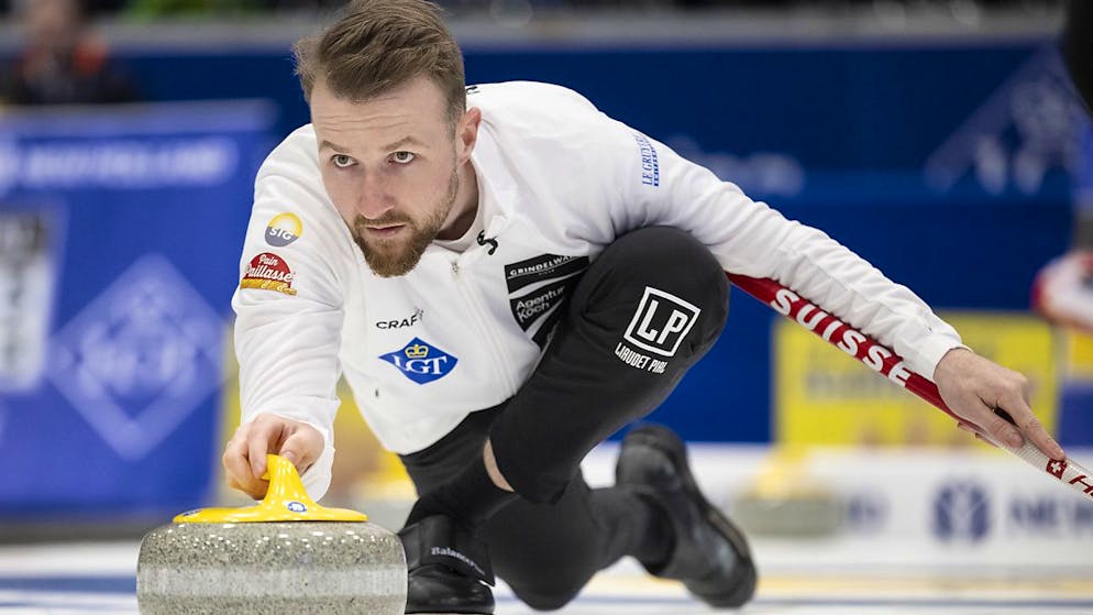 Yannick Schwaller bei der Steinabgabe