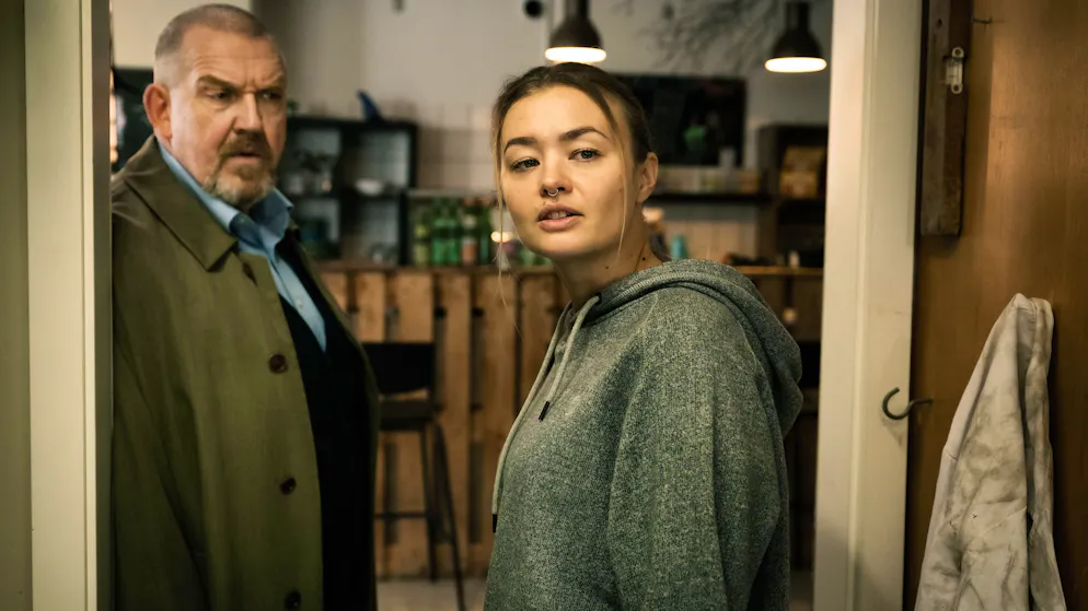 «Tatort» im Check: Warum sind so viele Kommissare Singles?. Larissa Krüger (Katja Hutko) zeigt Kommissar Freddy Schenk (Dietmar Bär) die Einrichtung «Kids4Care».