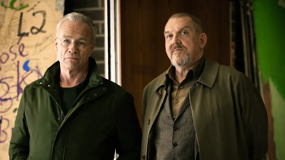 «Tatort» im Check: Warum sind so viele Kommissare Singles?. Der neue Fall von Max Ballauf (Klaus J. Behrendt, links) und Freddy Schenk (Dietmar Bär) ist ein bisschen «anders»: Er beginnt vor allem als Liebesgeschichte zwischen Max und seiner neuen Freundin und grossen Liebe. Dann kommt eine schmerzhafte Mordermittlung dazwischen ...