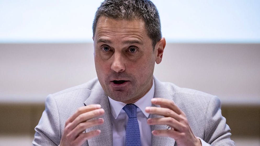 Der Schwyzer Regierungsrat André Rüegsegger (SVP) versicherte, das neue Verwaltungs- und Sicherheitszentrum werde keinesfalls ein Tempel. (Archivbild)