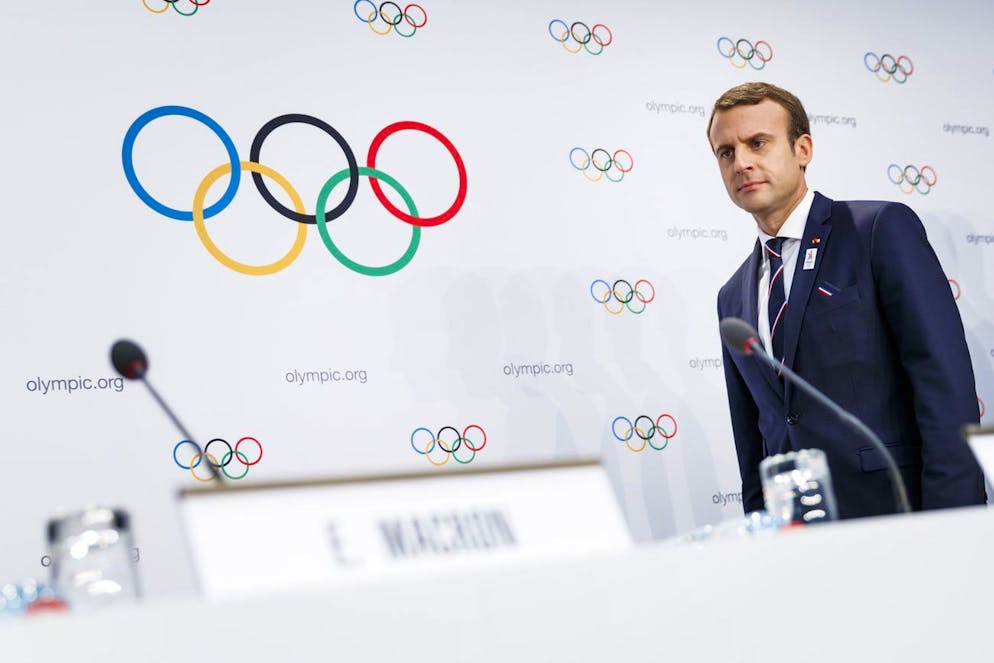 Il francese Emmanuel Macron al momento in cui, nel 2017, sono stati presentati i Giochi Olimpici 2024.