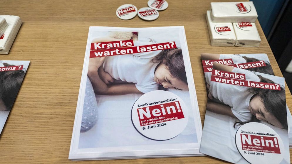 Flyer zum «Nein zur Kostenbremse-Initiative». (Archivbild)