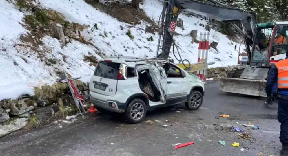 Das Auto erlitt Totalschaden. 