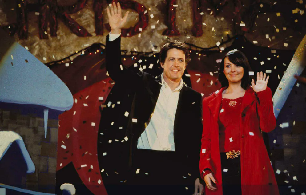 Der Premierminister und die Frau, die ihm Tee bringt: Die Liebe zwischen David (Hugh Grant) und Natalie (Martine McCutcheon) im Kinofilm «Love Actually» gibt Anlass zum Schmachten und Schimpfen.