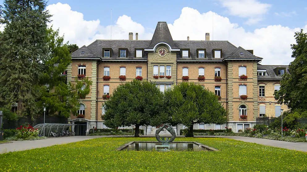 Das Psychiatriezentrum Münsingen gerät wirtschaftlich immer stärker unter Druck. Die Verantwortlichen fordern "angemessene Tarife". (Archivbild)