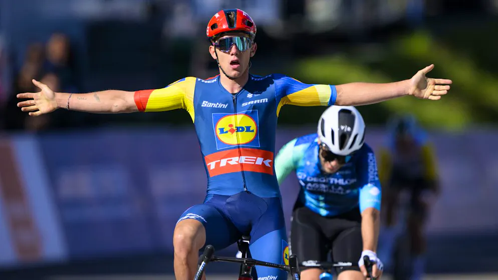Tour de Romandie. Thibau Nys s'offre un premier succès et un lancer de bouquet aux Marécottes