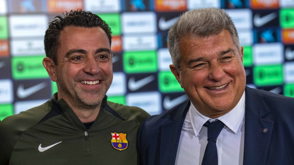 Xavi mit Barça-Präsident Joan Laporta.