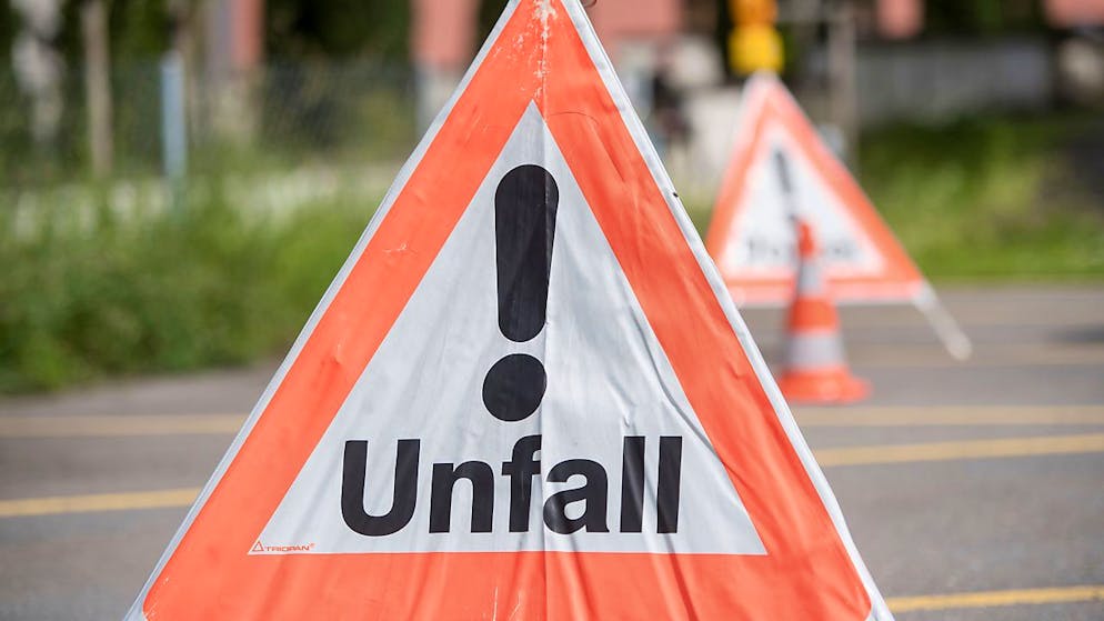 In Burgdorf sind am Donnerstagmorgen vier Personen bei einem Zusammenstoss mehrere Autos verletzt worden. (Symbolbild)