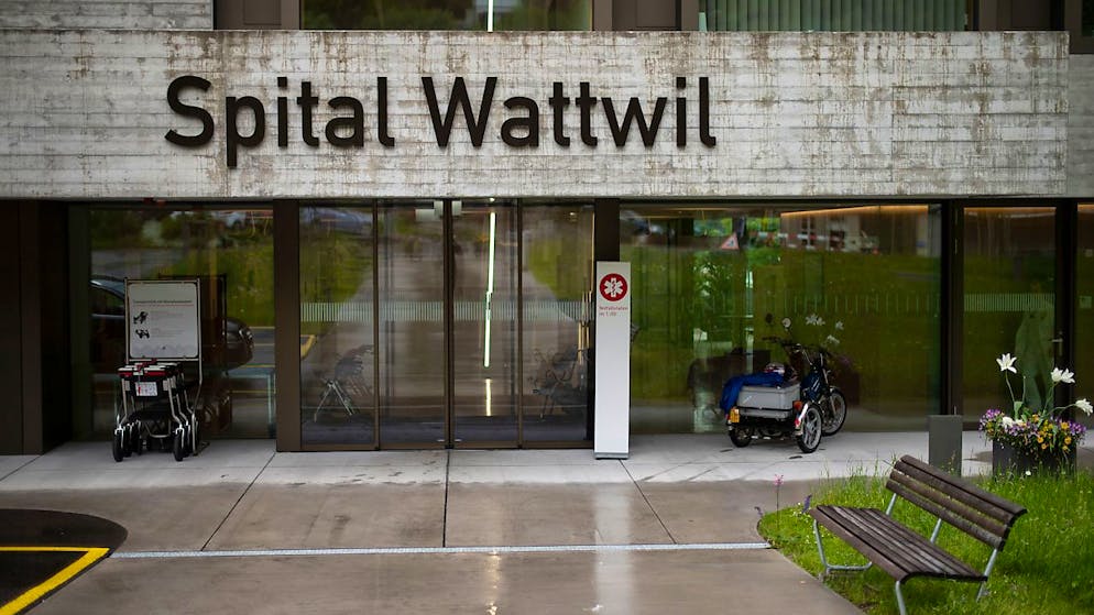 Kaum war das Spital Wattwil nach der Volksabstimmung von 2014 baulich saniert, musste es aus finanziellen Gründen geschlossen werden. (Archivbild)