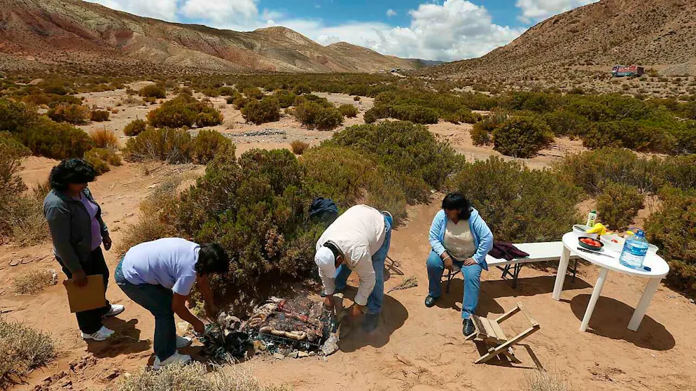 Besucher einer Rally beim Grillieren 2016 in der nordargentinischen Provinz Jujuy.