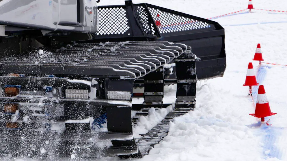 L'accident s'est produit lundi matin lorsque la dameuse rentrait au garage (Image prétexte).
