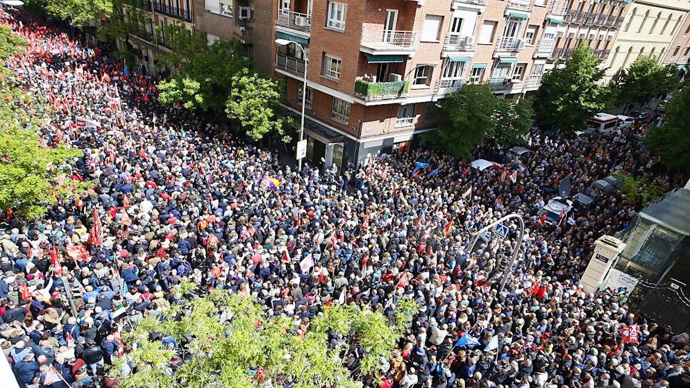 Giustizia. Spagna: oltre 100.000 in piazza contro le dimissioni di Sanchez
