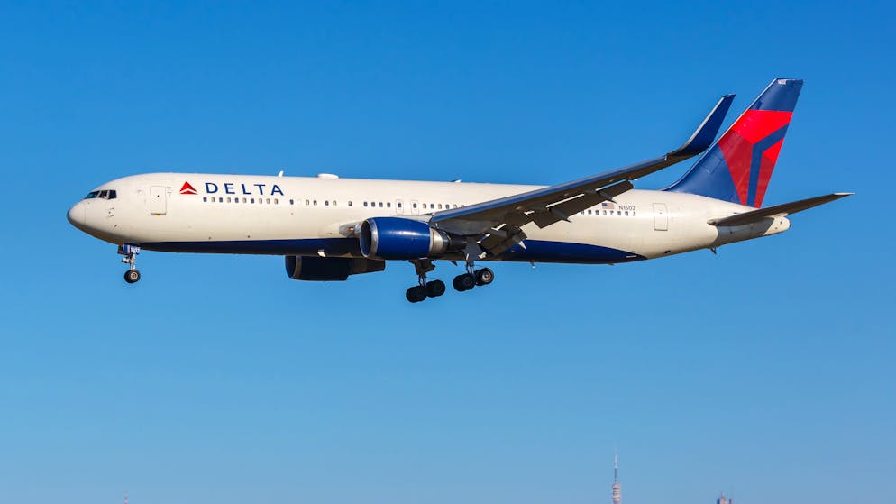 Dopo 33 minuti di volo. Prima un botto, poi il Boeing deve tornare indietro. Ecco perché