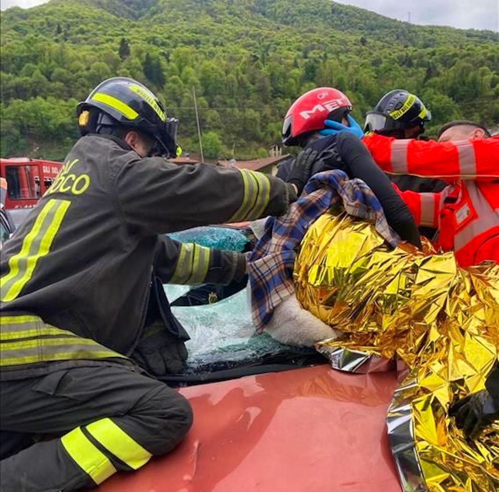 L'incidente è avvenuto a poche decine di metri dal valico di Ponte Cremenaga