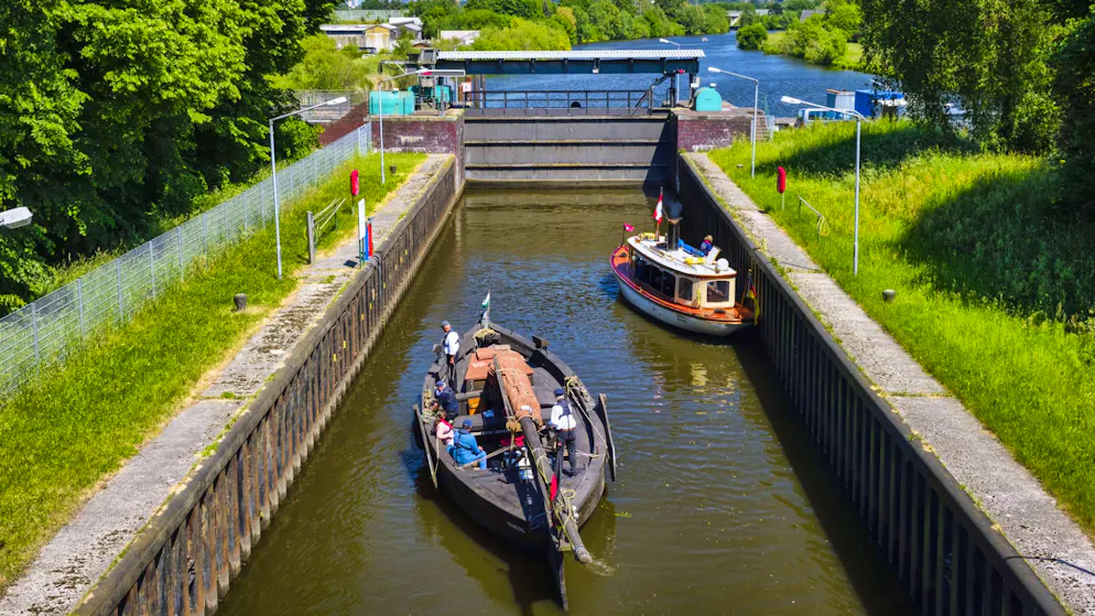 Bei der Krapphofschleuse in Hamburg ging ein Partygast über Bord.