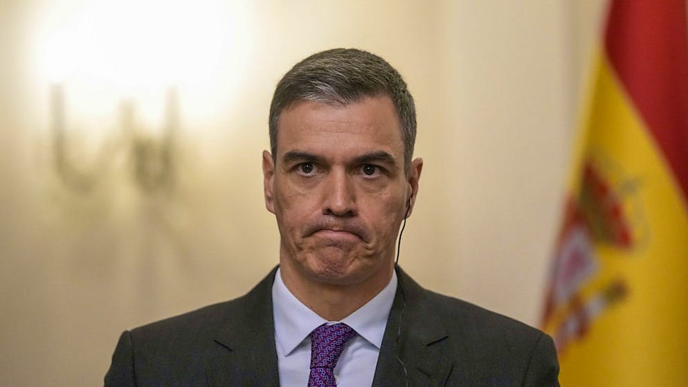 Dopo giorni di riflessione, Sanchez ha deciso di non lasciare l'incarico.